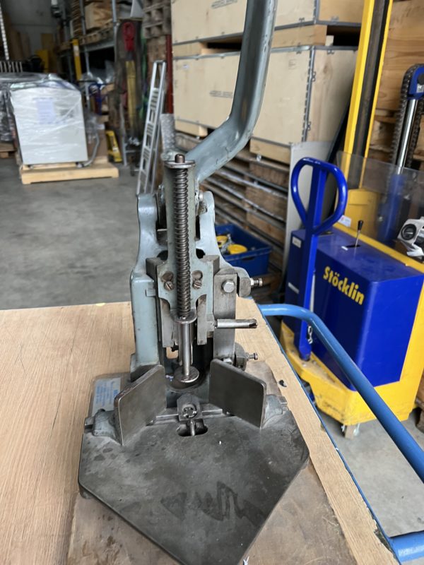 CORNER ROUND MACHINE
