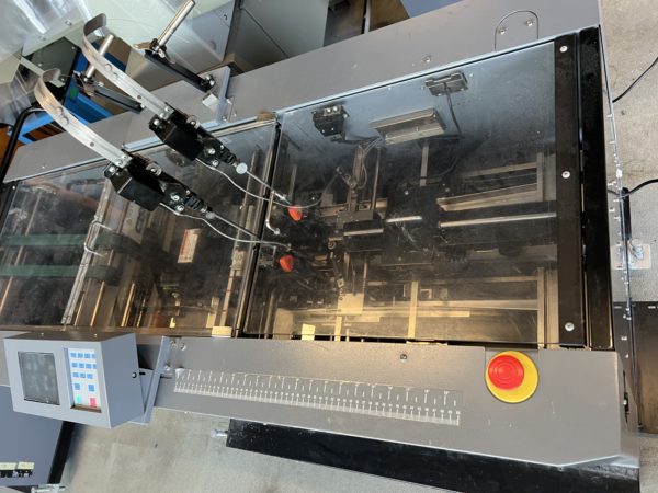 DUPLO ASSEMBLEUSE DSF-5000 + SYSTEM DE BROCHAGE DBM-500 + MASSICOT DBM-500T – Image 22